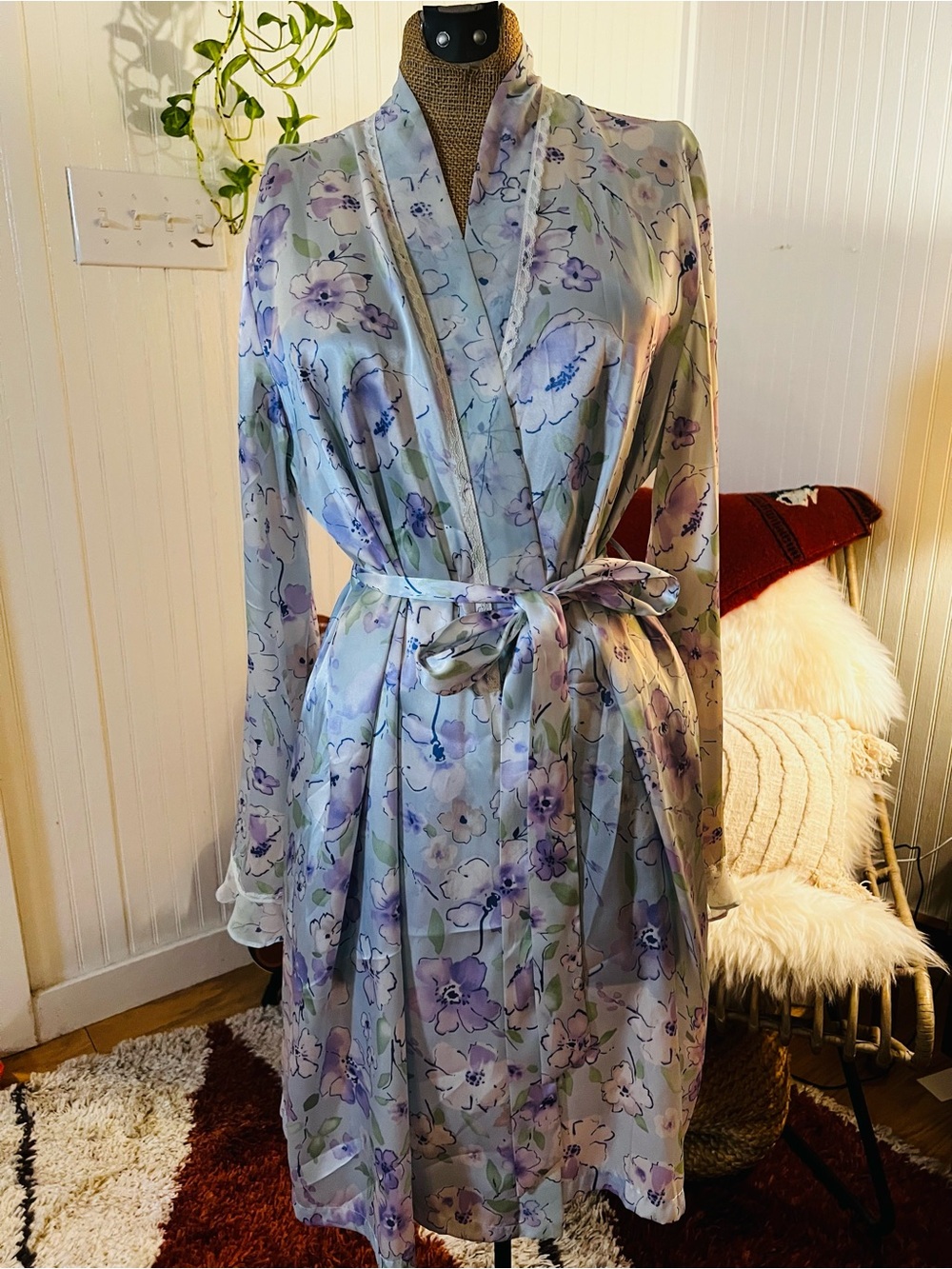 VTG Floral Satin kimono Robe - Light Lavender Floral Wrap